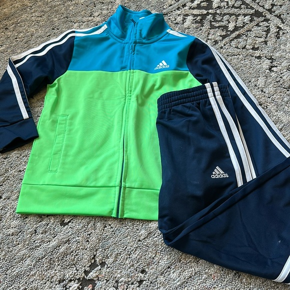EUC Adidas lot - Picture 3 of 5